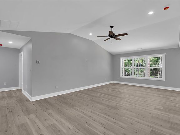 4th image of 1747A Dalrymple Rd