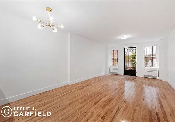 4th image of 40 E 63rd St APT 1