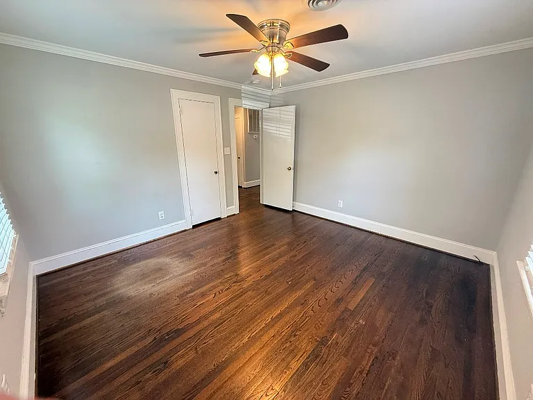 2403 E 4th St — Photo 25