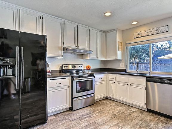 4th image of 5085 Derek Dr