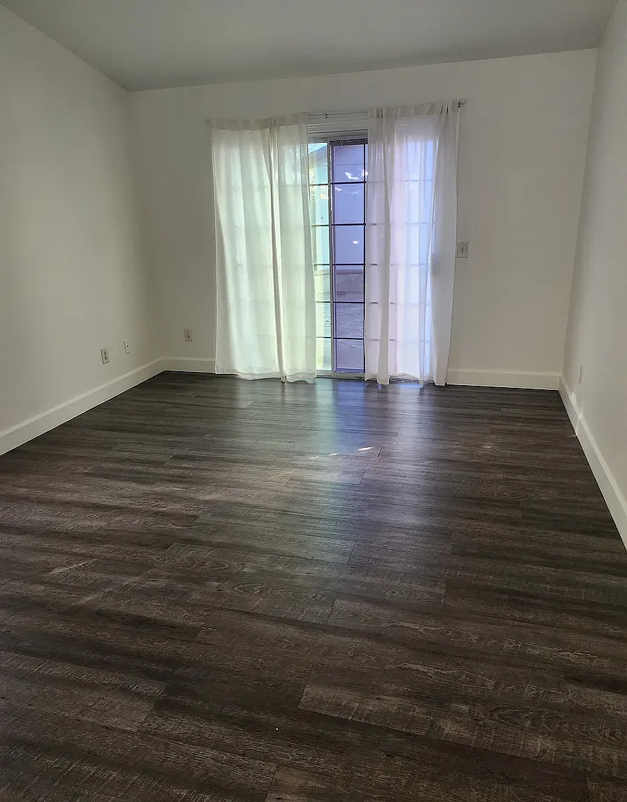 3 bed, $2,785 — Photo 3