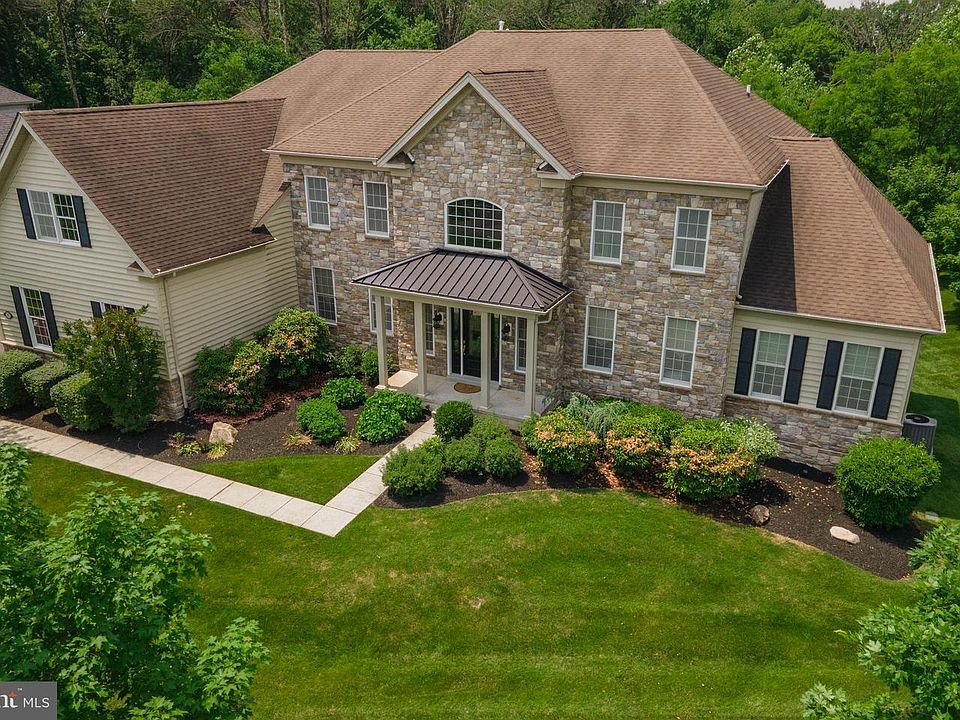 1st image of 31 Goldfinch Cir