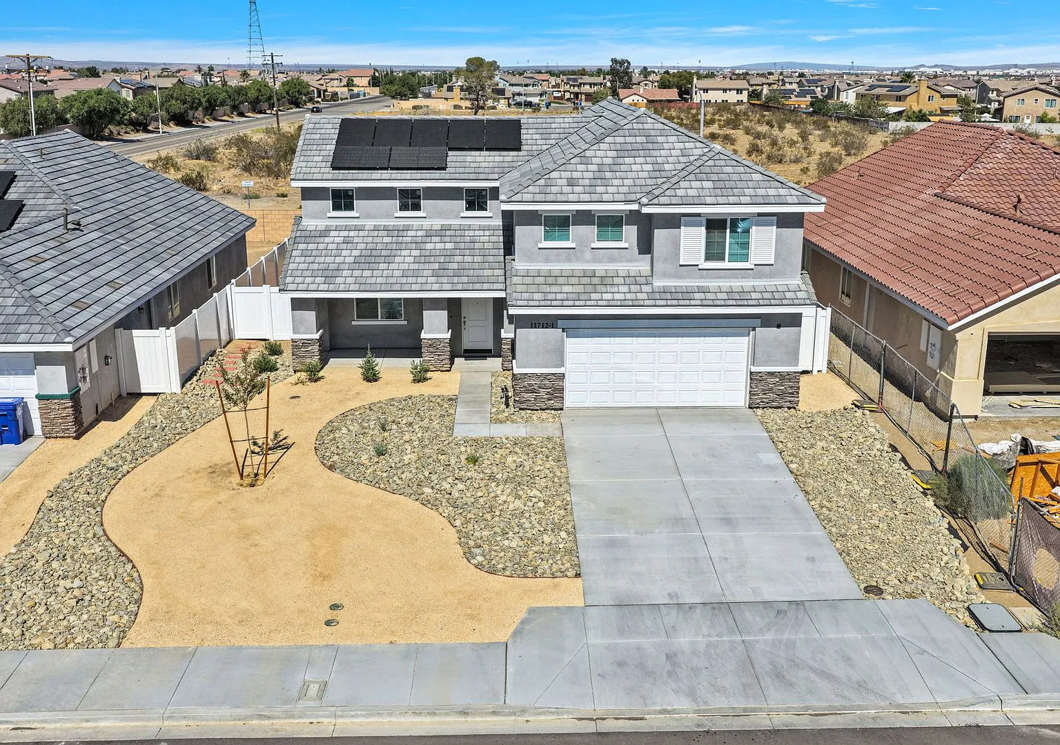 Brand New Adelanto 4 Bedroom/ 1/2 Off First Month's Rent — Photo 4