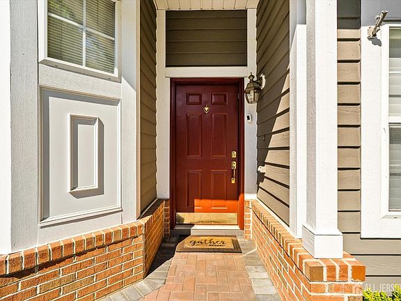 3rd image of 25 Cypress Point Ln