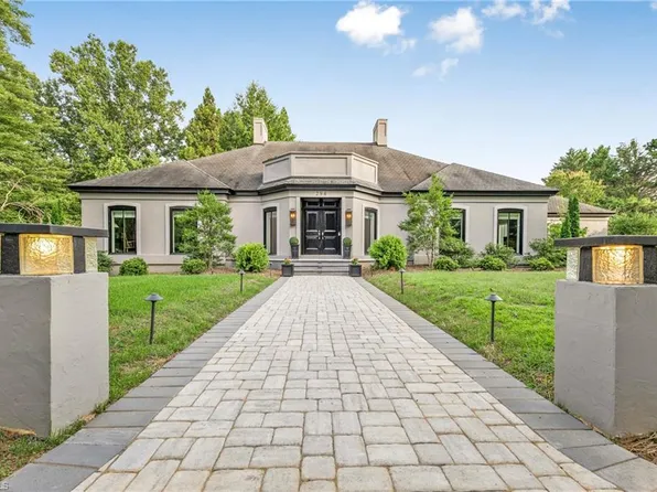 294 Montclaire Dr, Mount Airy, NC 27030