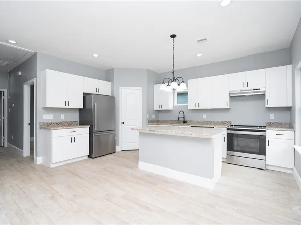 3710 Rockingham St #B, Houston, TX 77051