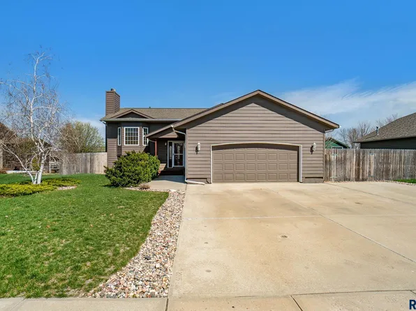 702 Leonard St, Harrisburg, SD 57032