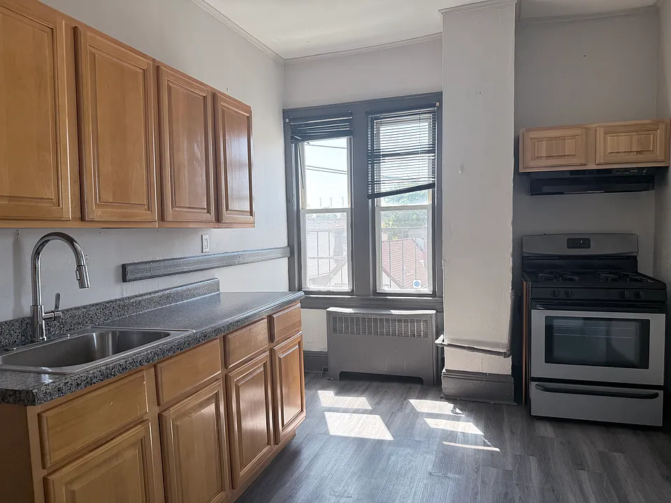 425-427 3rd Ave #3
