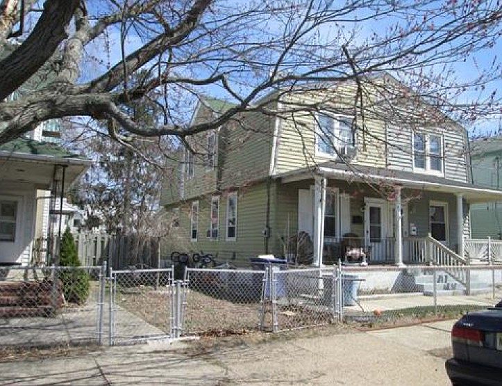 2nd image of 213 Taylor St