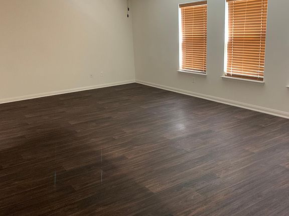 4th image of 1018 Barrymore Ln