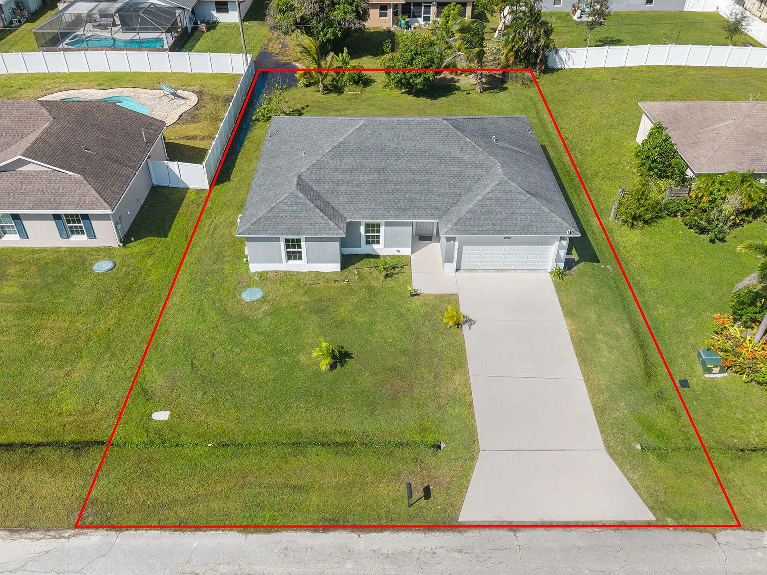 4 bed, 2.0 bath, 1806 sqft, $2,600 — Photo 2