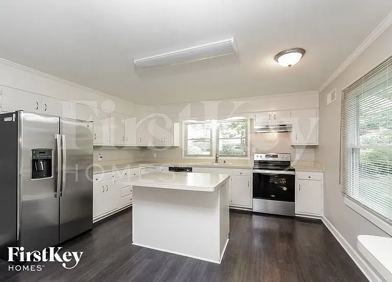 4609 Oakcliffe Rd — Photo 4