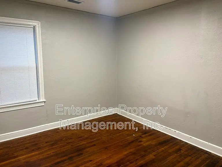 2447 Twain Ave — Photo 10