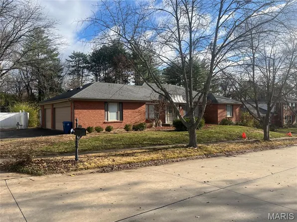 14227 Kinderhook Dr, Chesterfield, MO 63017