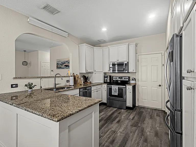 11833 Porcupine Dr — Photo 4