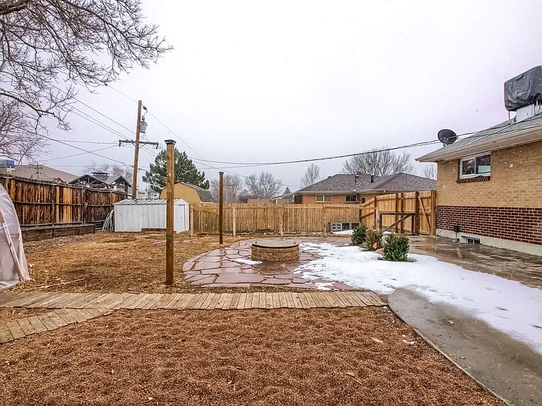 207 Teal St — Photo 34