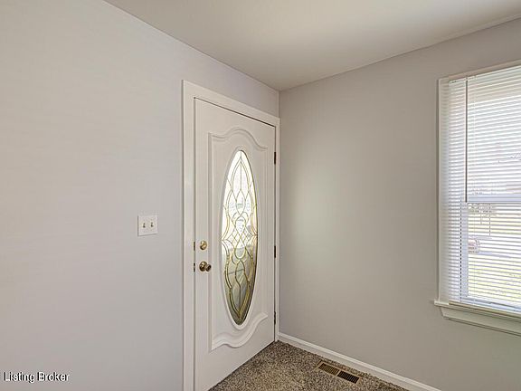 4th image of 1042 W Whitney Ave