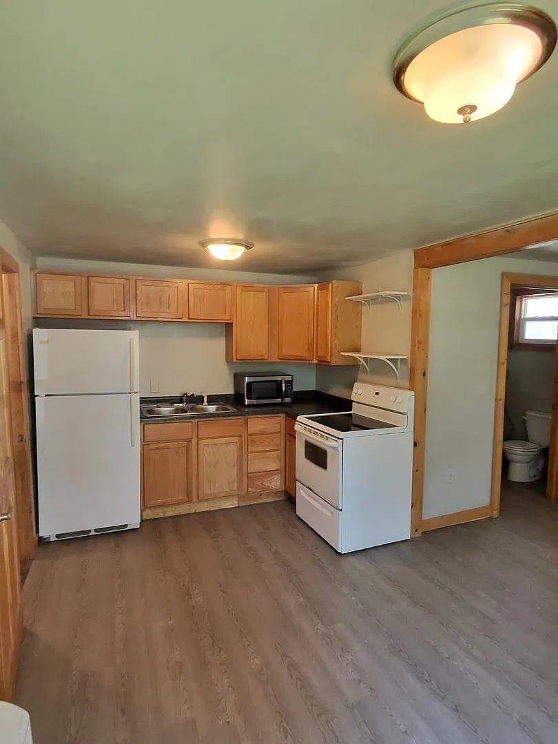 1620 E Grand Ave — Photo 4