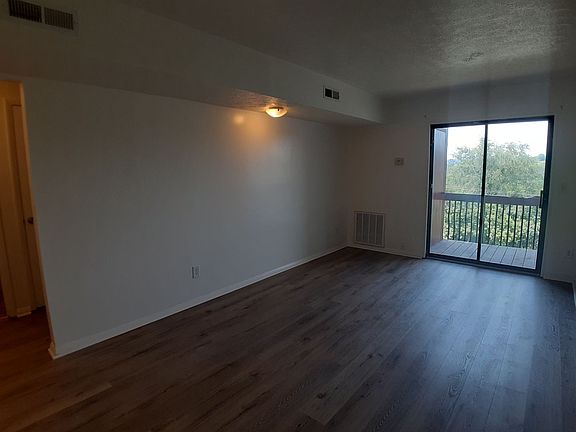 2nd image of 1407 Pickett St #B-4
