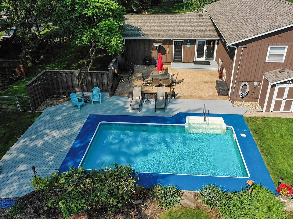 1st image of 15049 W Redwood Ln