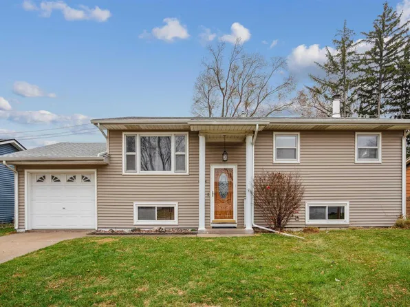 6504 Cedar St, Davenport, IA 52806