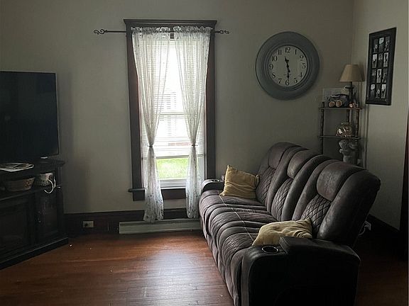 3rd image of 479 Fair Ave NE