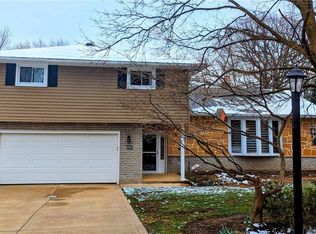 6803 Bryant Ln, Seven Hills, OH 44131