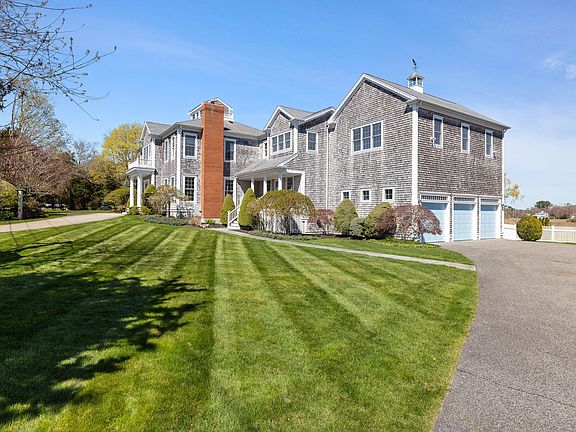 2nd image of 735 Bay Rd