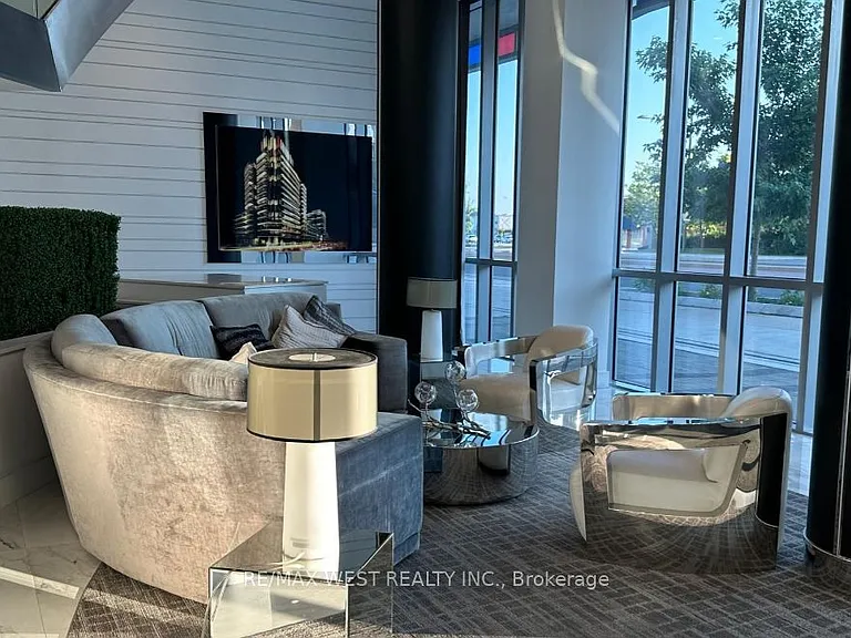9471 Yonge St #630 — Photo 12