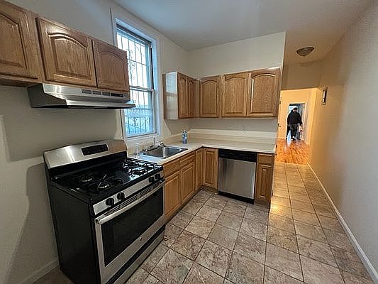 1st image of 20-12 29th St #2L