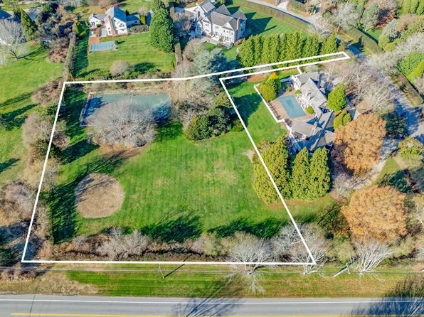 33 Bridgefield Rd, Bridgehampton, NY 11932