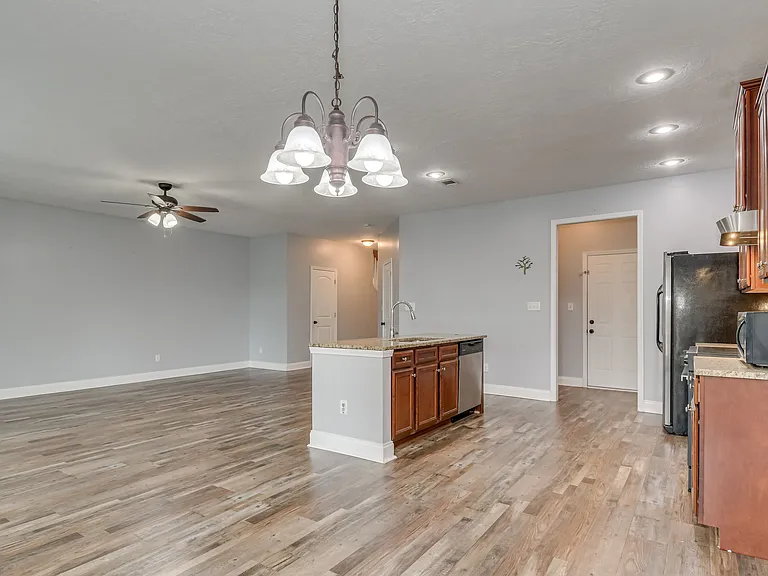 805 Erika Ln — Photo 30