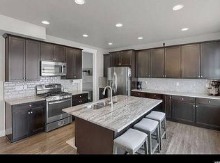 3281 N Redtail Way, Layton, UT 84040