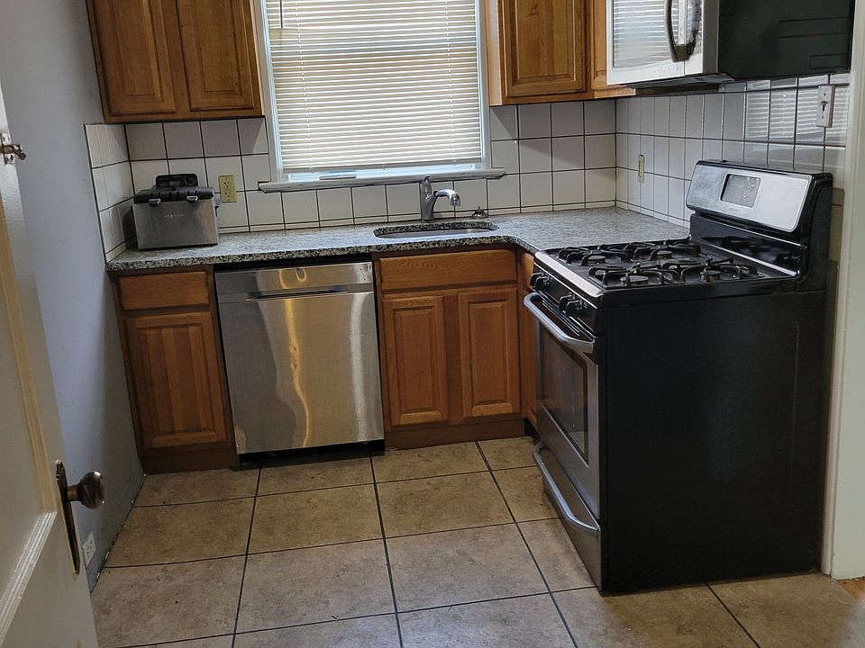 2nd image of 4217 Aldine St