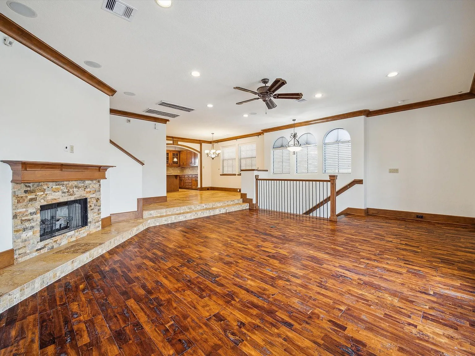 3 bed, 3.5 bath, 2841 sqft, $3,850 — Photo 1