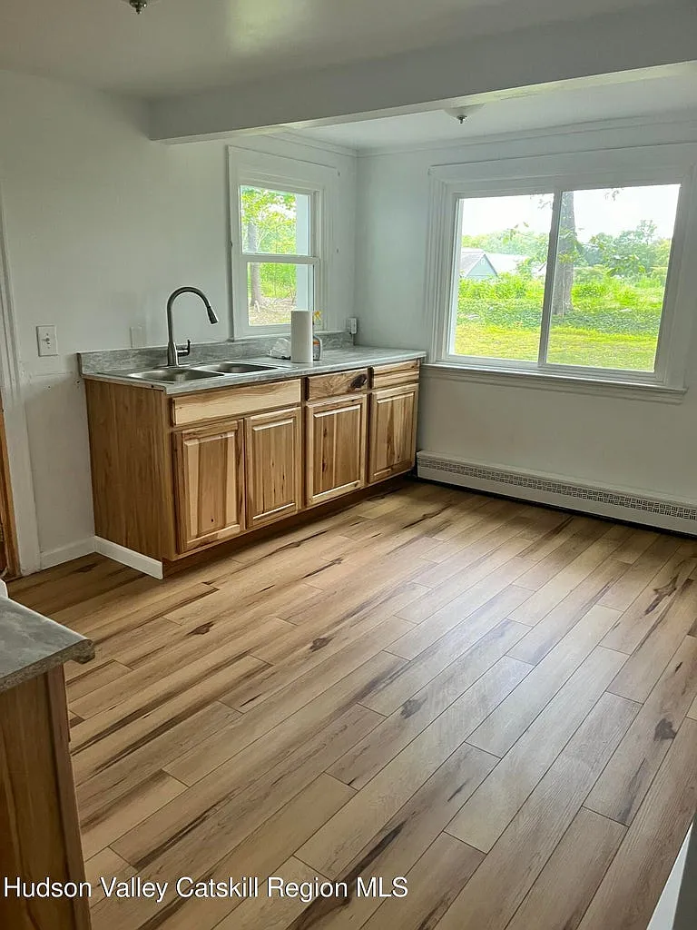 6 bed, 2861 sqft, $6,300 — Photo 3
