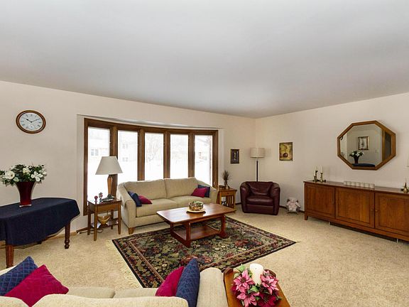 2nd image of 2816 Pinehurst Cir