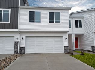 9642 Heightsview Dr, West Des Moines, IA 50266