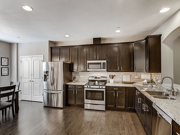 4th image of 491 Kenilworth Ave