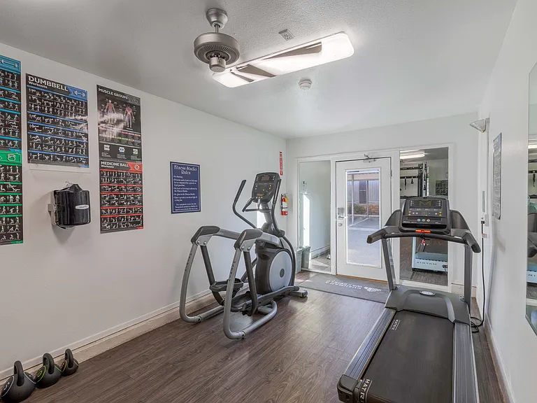 Cranford Court Apts — Photo 11