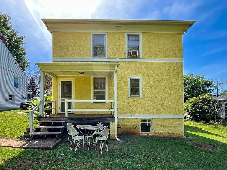 2104 Hill St — Photo 2