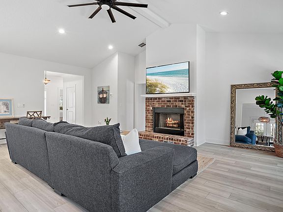 4th image of 288 Robert Ellis St