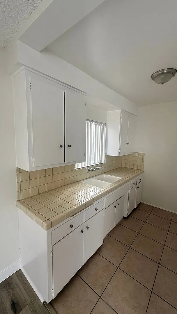 639 E. Rose Avenue — Photo 3