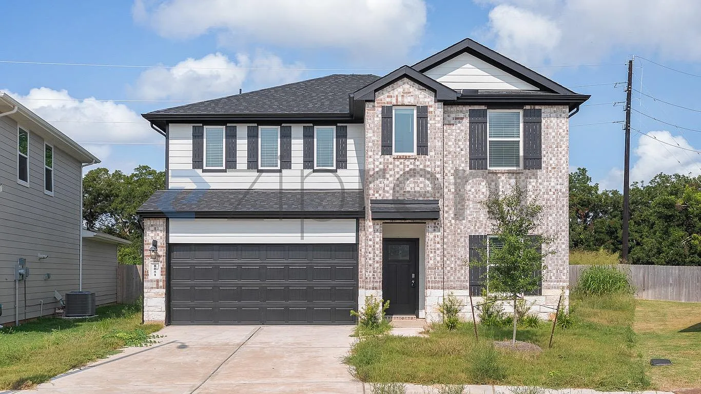 5 bed, 3.5 bath, 2500 sqft, $2,800 — Photo 2