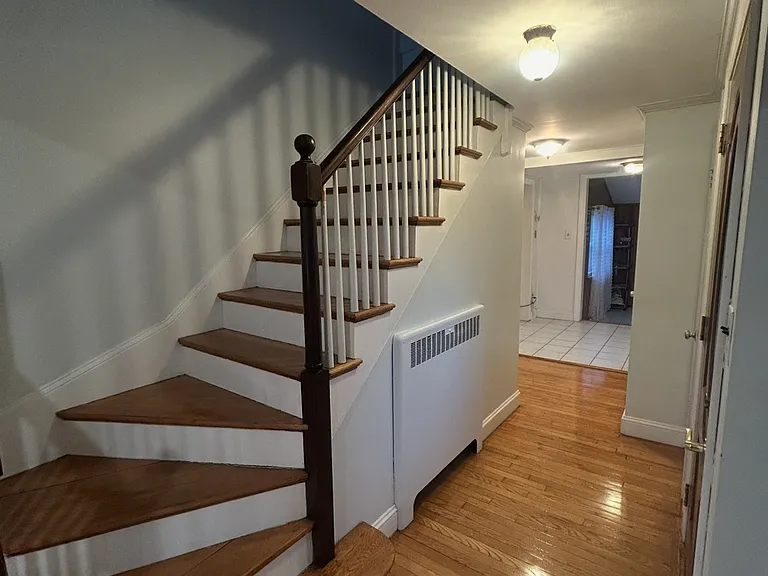 632 W Roxbury Pkwy — Photo 6