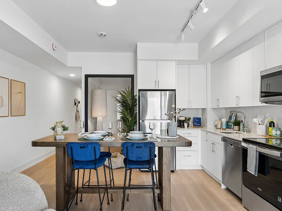 799 Sheppard Ave W