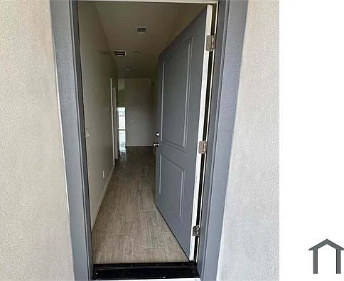 4 bed, 1715 sqft, $2,500 — Photo 2