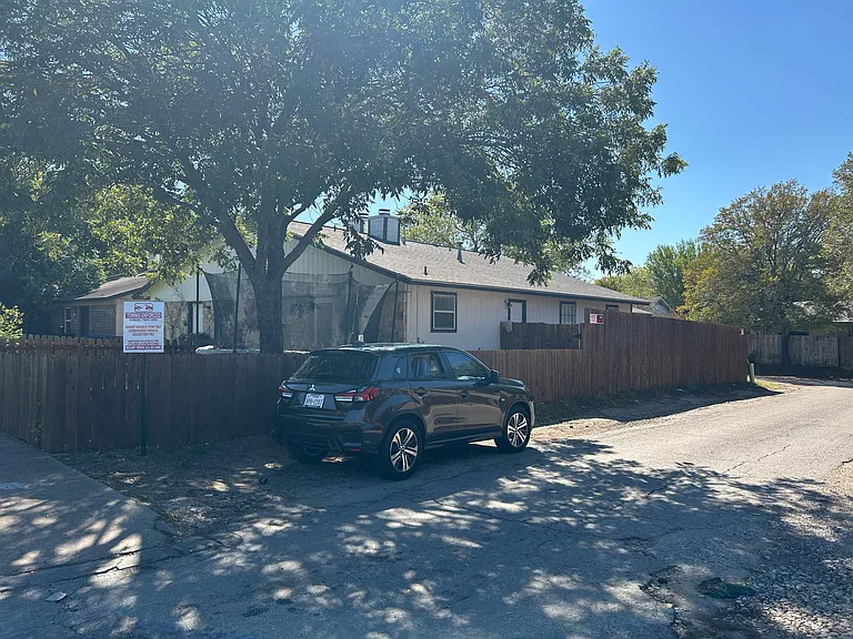 1905 E Stassney Ln #A — Photo 15