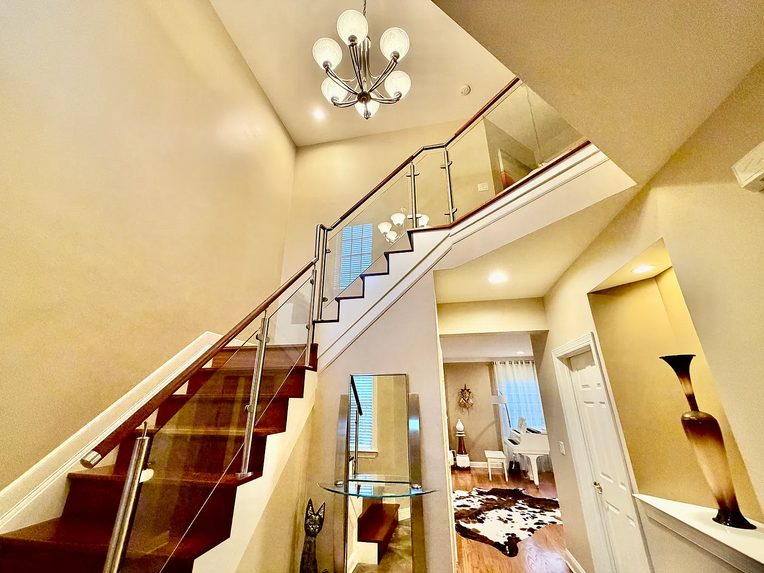 4 bed, 2362 sqft, $4,499 — Photo 1