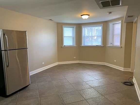 3rd image of 2325 S Lombard Ave